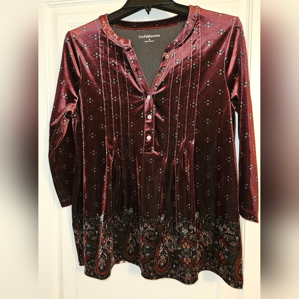 EUC, Croft and Barrow 3/4 Sleeve Velour Top, Maroon, Size S.